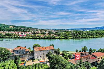 Loft - 135 m² - 3 pièces