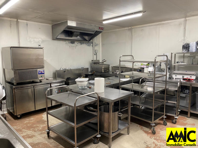 Local d'activités - 158 m²