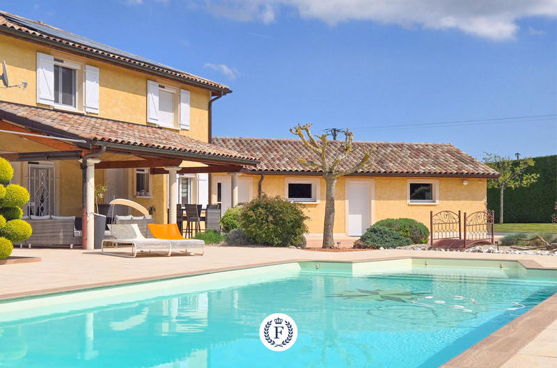 Villa - 250 m² - 8 pièces