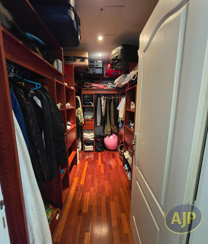 Maison - 205 m² - 6 pièces