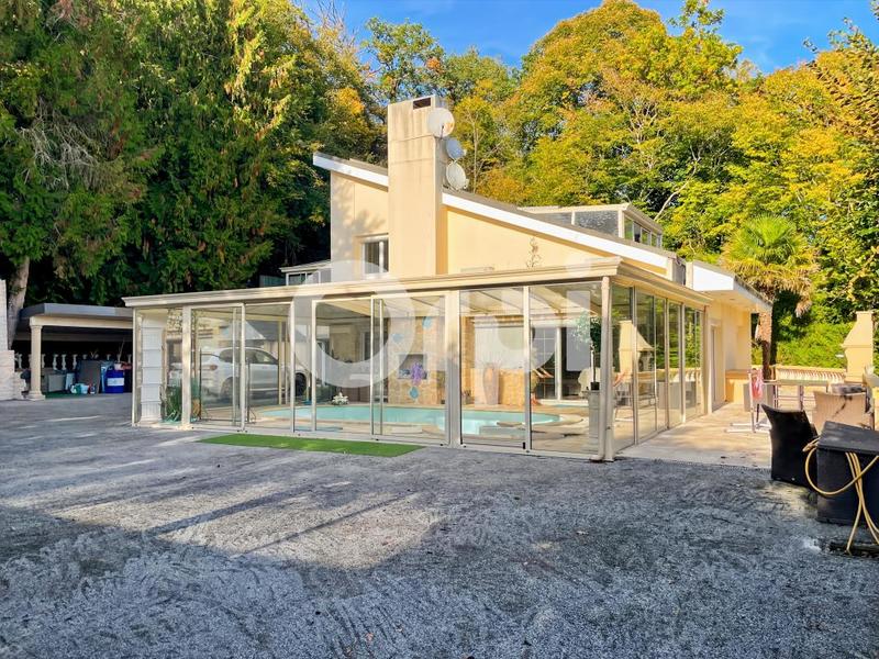 Propriété - 320 m² - 6 pièces