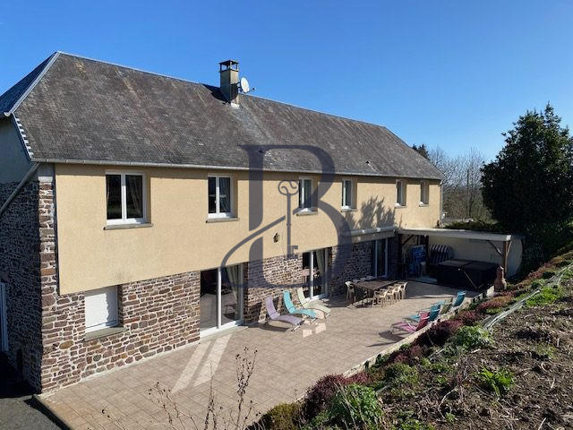 Maison - 223 m² - 8 pièces