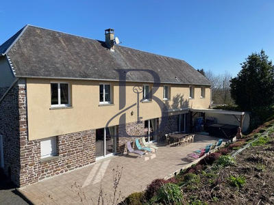 Maison - 223 m² - 8 pièces