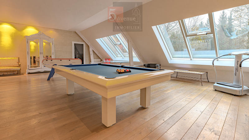 Maison - 400 m² - 8 pièces