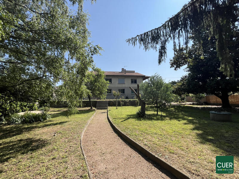 Maison - 245 m² - 9 pièces