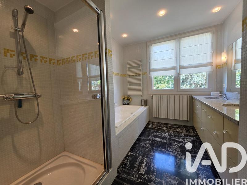 Maison de village - 310 m² - 12 pièces