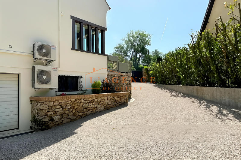 Maison - 210 m² - 7 pièces