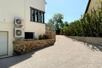 Maison - 210 m² - 7 pièces