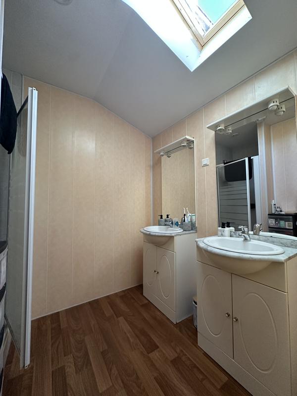 Maison - 195 m² - 12 pièces