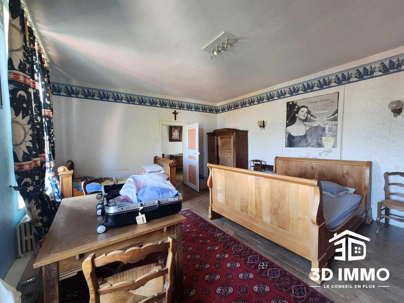 Maison - 210 m² - 6 pièces