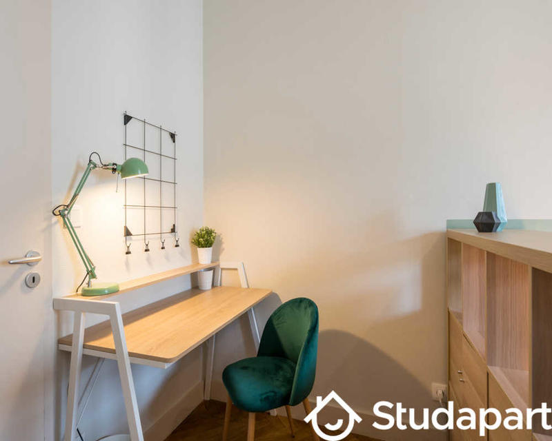 Chambre - 150 m² - 1 pièce