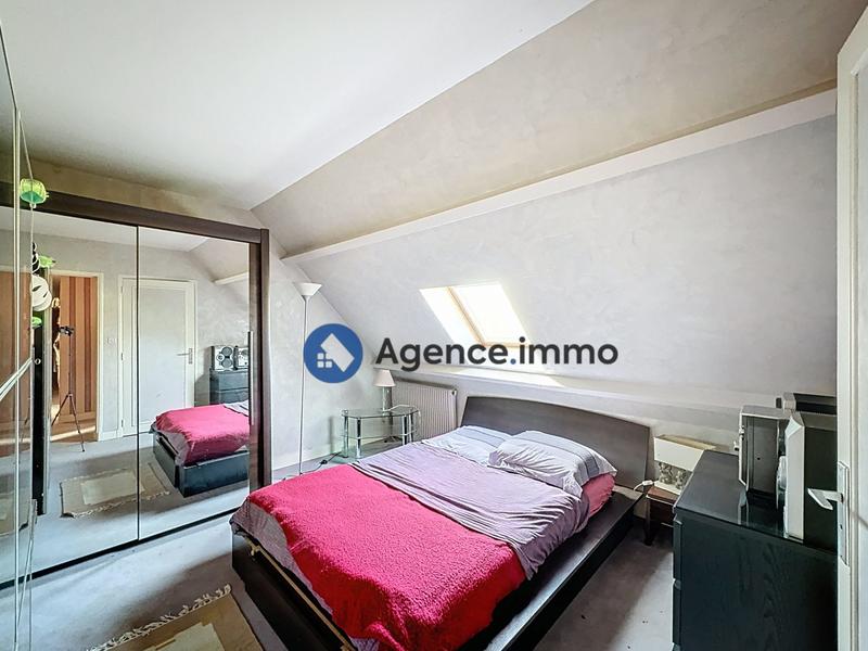 Maison traditionnelle - 278 m² - 8 pièces