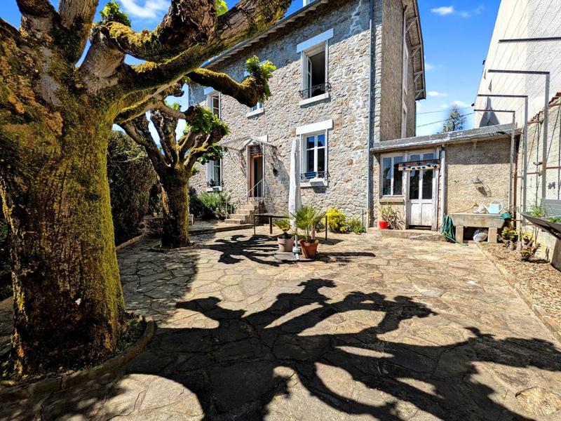 Maison - 248 m² - 9 pièces