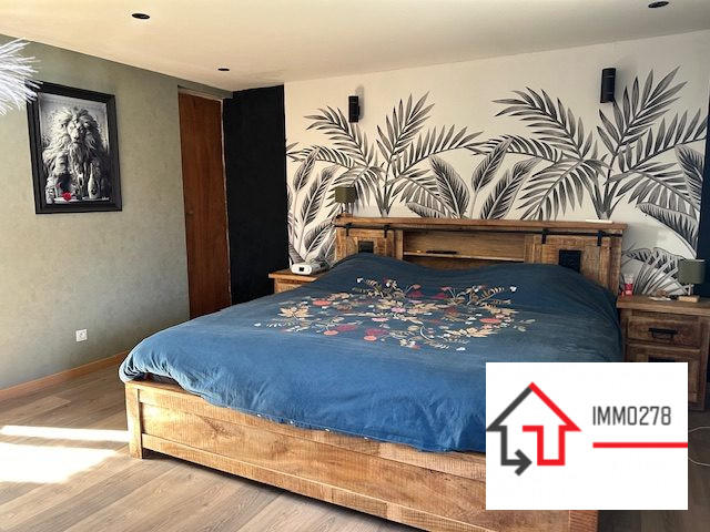 Maison - 250 m² - 9 pièces