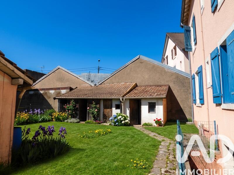 Maison - 210 m² - 10 pièces