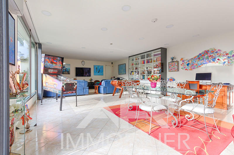 Maison - 300 m² - 8 pièces