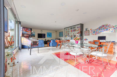 Maison - 300 m² - 8 pièces