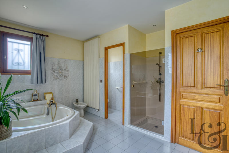 Maison - 225 m² - 5 pièces