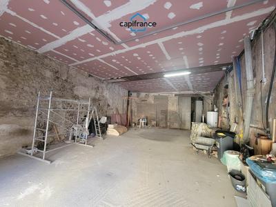 Maison traditionnelle - 252 m² - 10 pièces