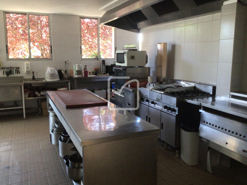 Maison - 397 m² - 17 pièces