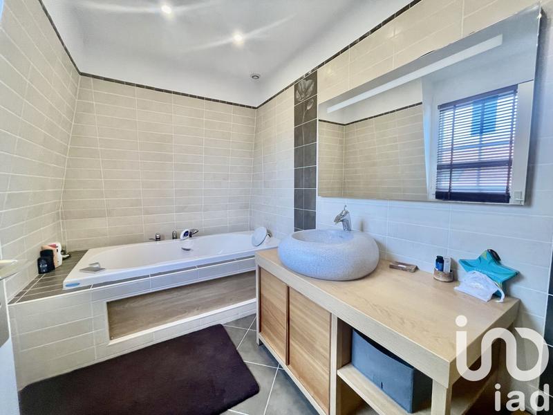 Maison - 213 m² - 8 pièces