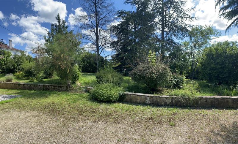 Maison - 250 m² - 6 pièces