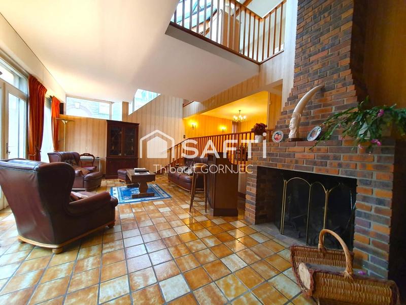 Maison - 228 m² - 9 pièces