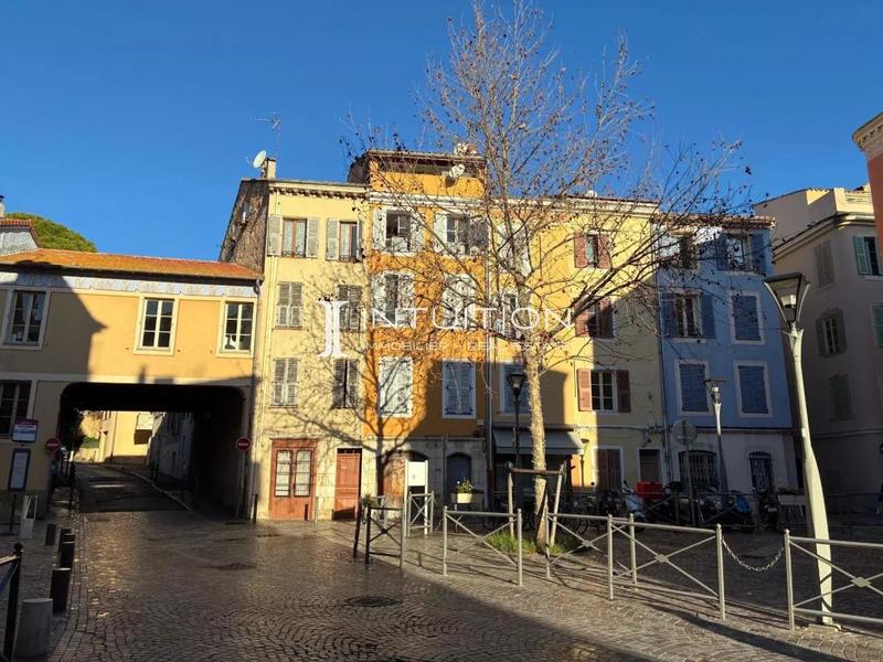 Immeuble - 158 m² - 8 pièces