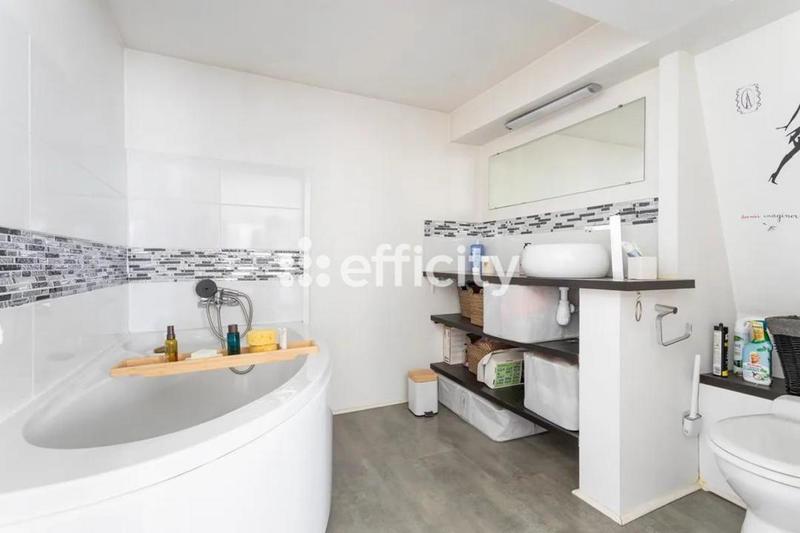 Maison - 230 m² - 8 pièces