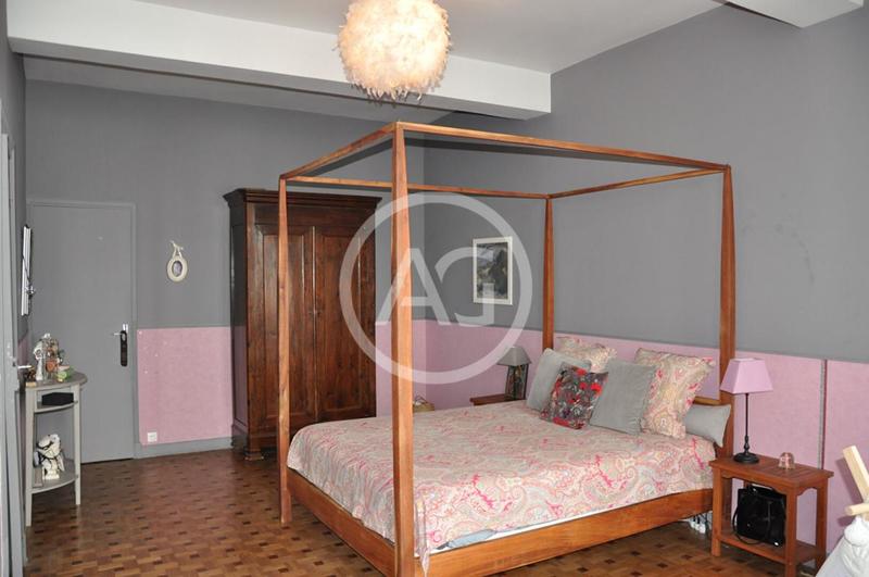 Maison - 336 m² - 10 pièces