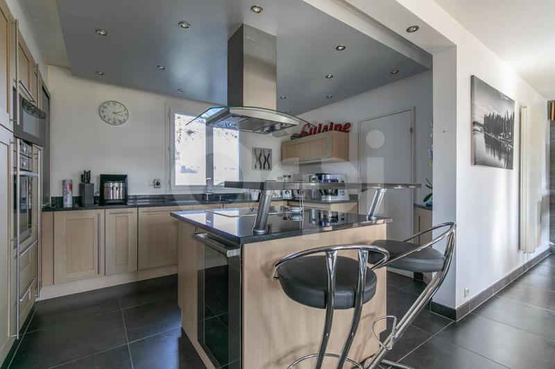 Maison - 205 m² - 8 pièces