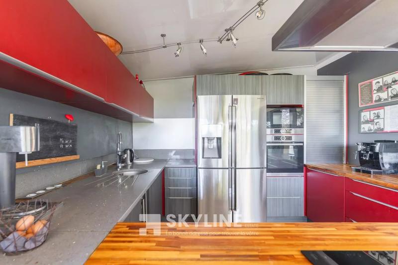 Maison - 320 m² - 8 pièces