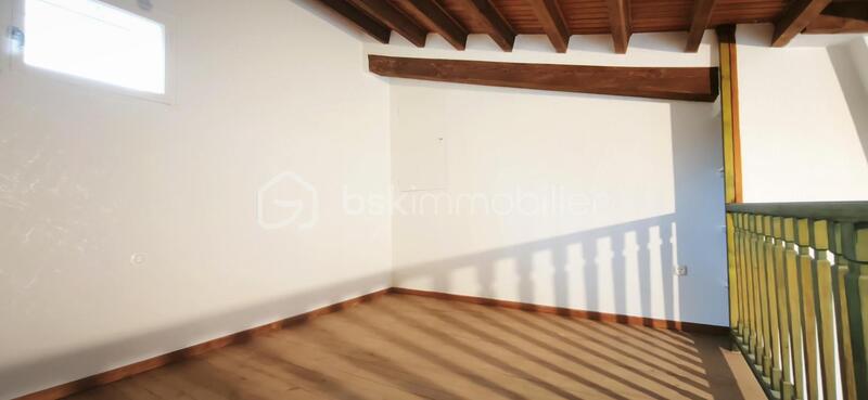 Studio - 123 m² - 5 pièces