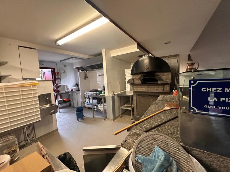 Local commercial - 128 m² - 2 pièces