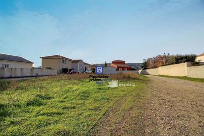 Terrain constructible - 838 m²