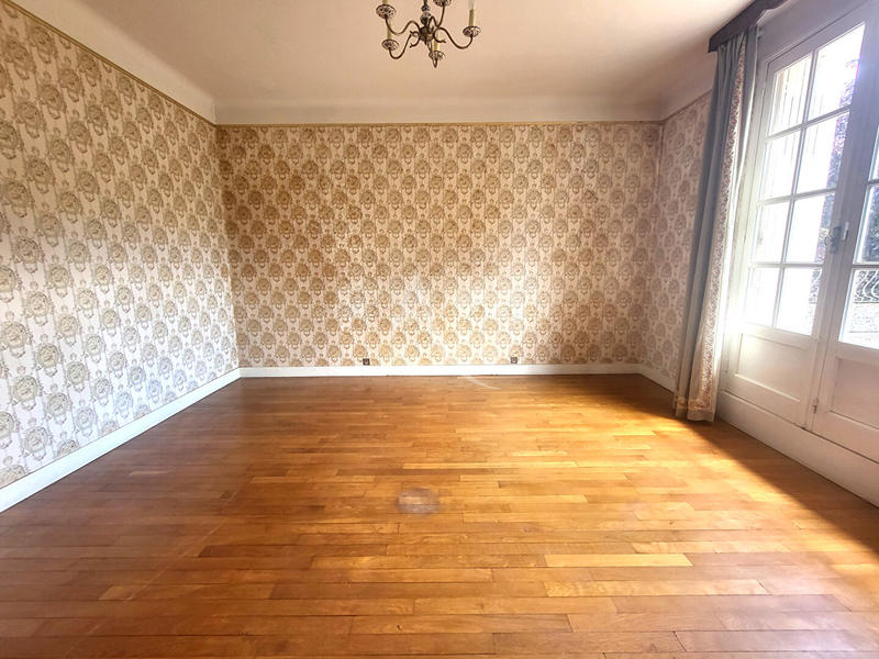 Maison - 220 m² - 9 pièces
