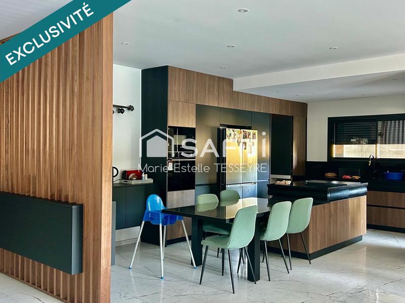 Maison - 230 m² - 6 pièces