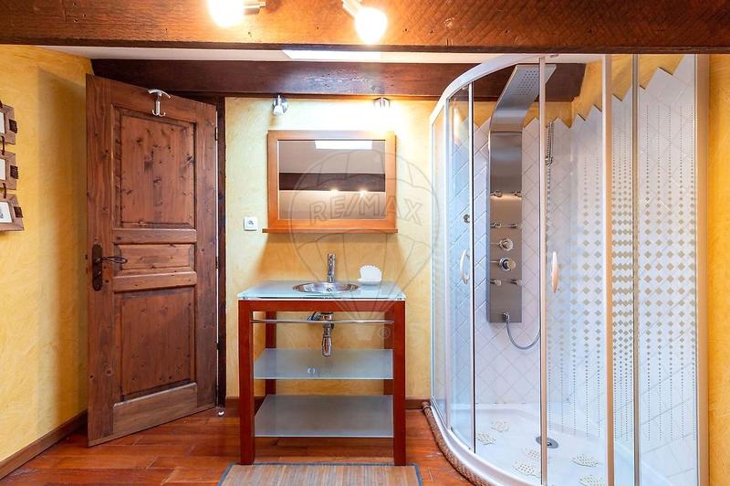 Propriété - 325 m² - 6 pièces