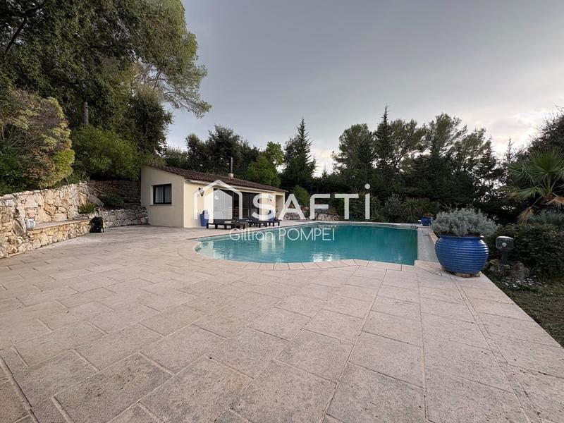 Maison - 659 m² - 8 pièces