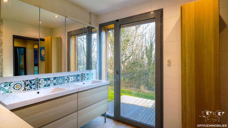 Maison - 202 m² - 7 pièces