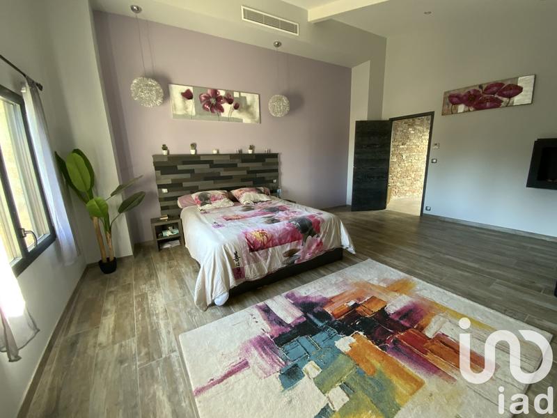 Maison - 305 m² - 7 pièces