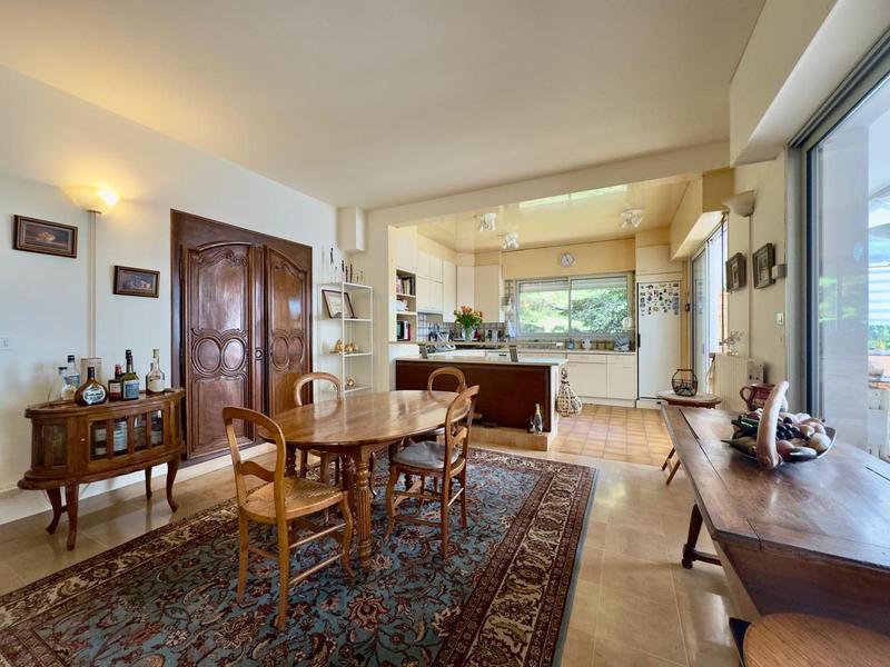 Villa - 328 m² - 8 pièces