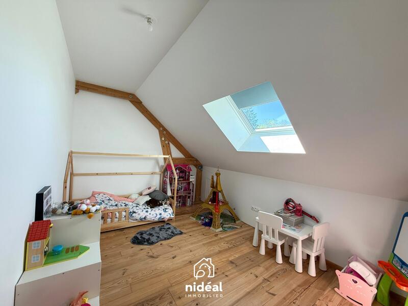 Maison - 230 m² - 8 pièces