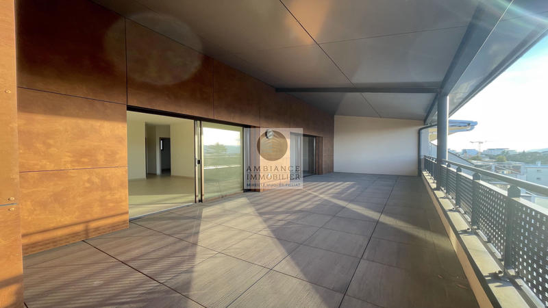 Appartement - 99 m² - 4 pièces