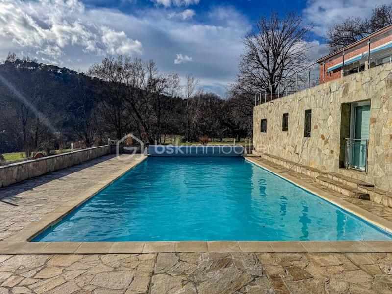 Demeure - 570 m² - 14 pièces