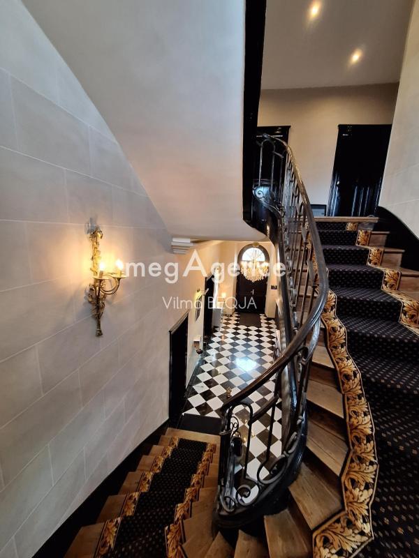 Maison - 285 m² - 8 pièces