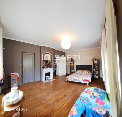 Maison - 280 m² - 10 pièces