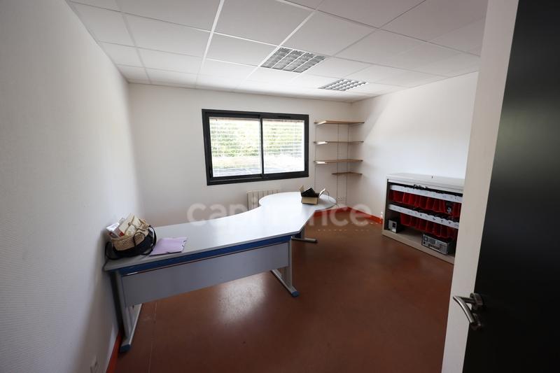 Local commercial - 250 m² - 4 pièces