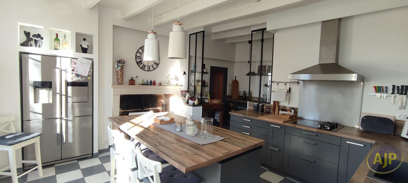 Maison - 281 m² - 9 pièces