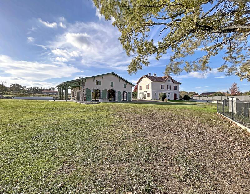 Villa - 419 m² - 15 pièces